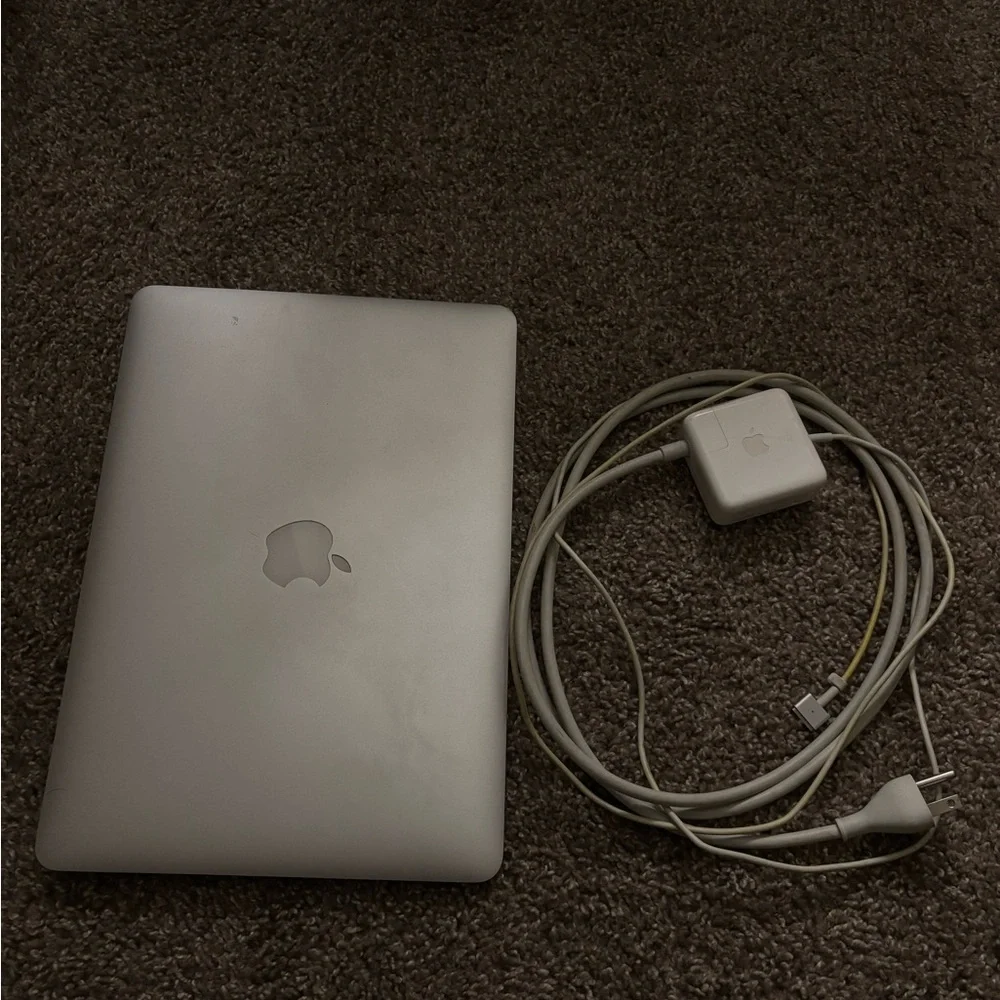 Apple MacBook in Sleek Silver